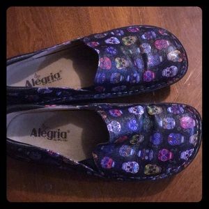 Shoes with skulls